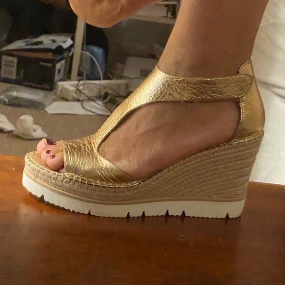 Gentle Souls sandals - Picture 9 of 12